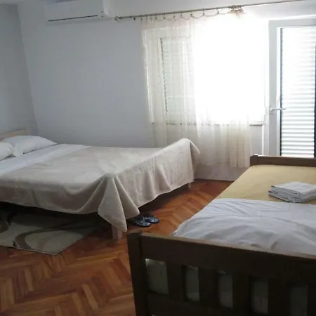 Nada Πανσιόν 3*